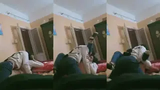 شاب زانق حبيبته في غرفة النوم وينيكها قوي