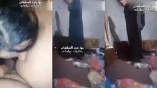 تونسية مراهقة تخلع ملابسها وتمص وترضع زبر حبيبها