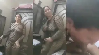 المدام بترقص بقميص النوم العاري وتمص قضيب زوجها