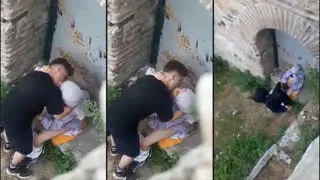 شاب زنق صحبته المحجبة في الشارع يلحس كسها وينكها