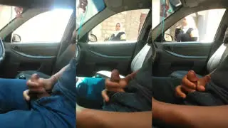 شاب مصري يطلع زبه للحريم في الشارع