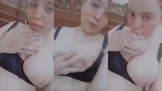 بنوته حلوة بيضاء تطلع بزازها الكبيرة تمص فيها