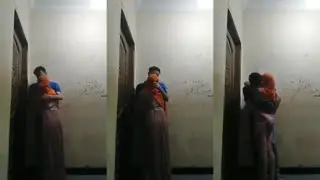 محجبة فلاحة مع حبيبها علي السلم بوس وتفريش