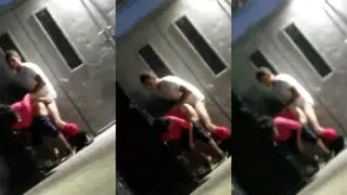 قحبة مغربية تتناك في طيزها في الشارع العام